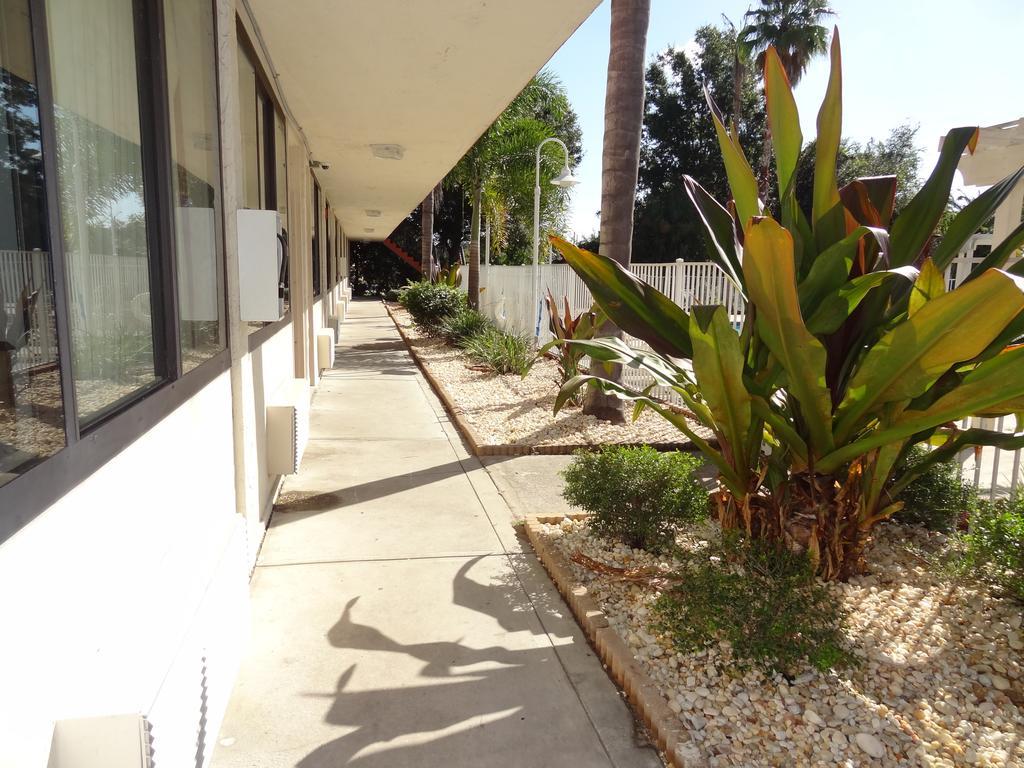 Econo Lodge Palm Harbor - Clearwater Exterior photo