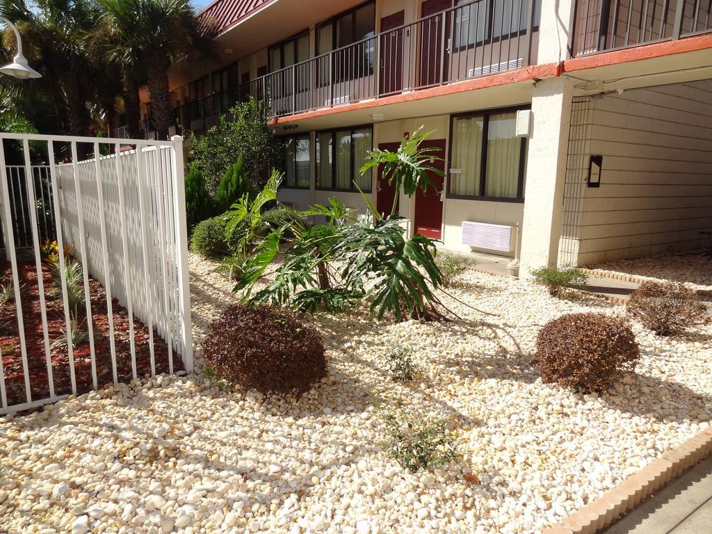 Econo Lodge Palm Harbor - Clearwater Exterior photo